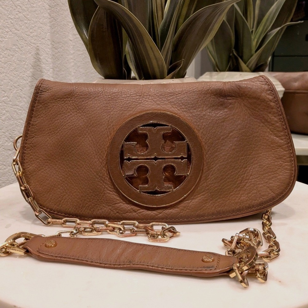 Tory Burch Amanda Clutch Bag Royal Tan Leather Gold Logo Chain Crossbody